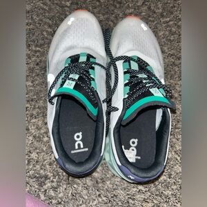 On clouds size 10 mens new $140